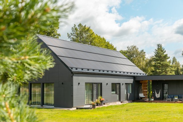 Modern home with integrated solar roof tiles. Solarstone.